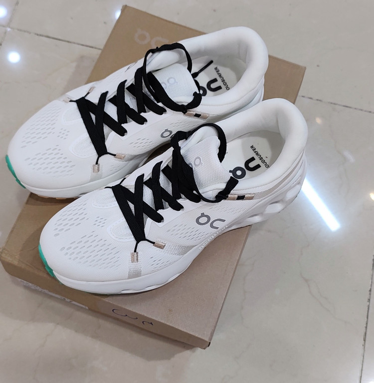 کتونی on running برند QC