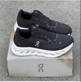 کتونی on running برند QC