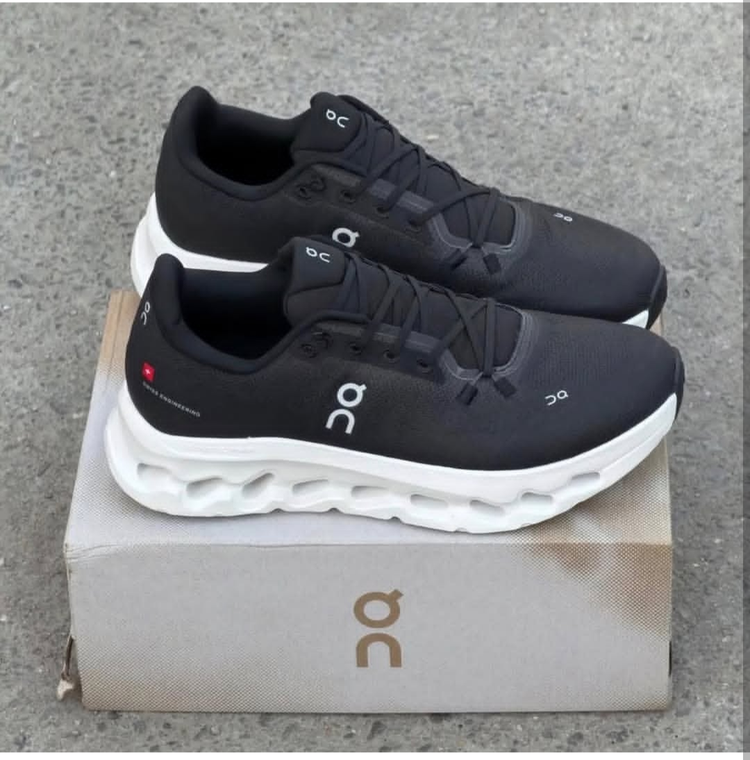 کتونی on running برند QC